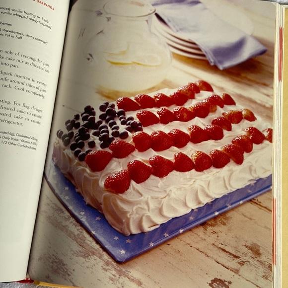 Betty Crocker Celebrate! Book,  A Year-Round Guide to Holiday Food and Fun 2004 - Picture 11 of 15